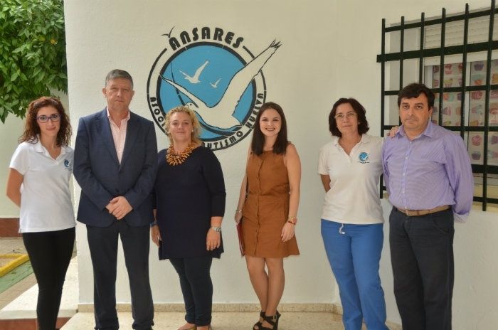 El alcalde de Palos visita las instalaciones de la Asociación Ánsares