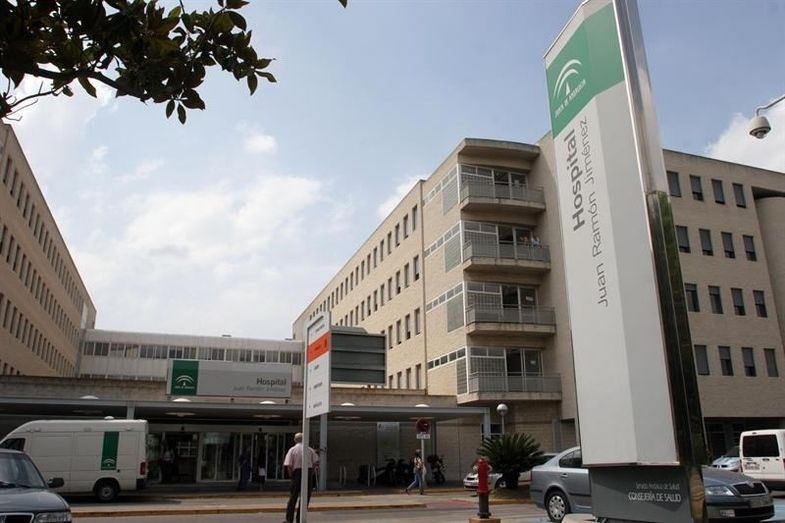 Personal del Hospital Juan Ramón Jiménez critica la 'falta de enfermeros' para atender a trasplantados de médula