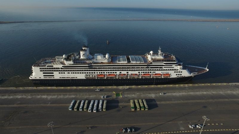 El Rotterdam atraca en el Muelle Sur onubense