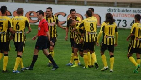 El San Roque se deja ir tras el descanso y el Betis B le castiga con un empate en el descuento (2-2)