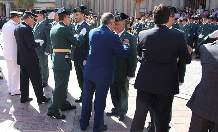 La Guardia Civil 'toma' la plaza de la Constitución para recibir el afecto de la capital