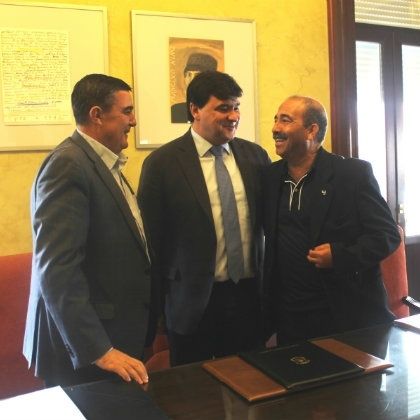 Firma del convenio de cesión de suelo para la ampliación de la Escuela de Arte León Ortega