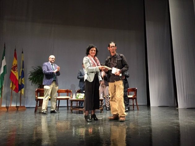Geovannys Manso recoge el Premio Juan Ramón Jiménez por su poemario 'Los leves sobresaltos'