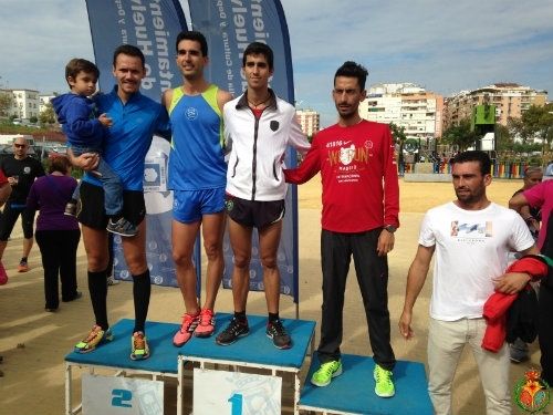 Ricardo Ollero y María del Carmen Moreno conquistan la Carrera Popular de la Hermandad de la Victoria