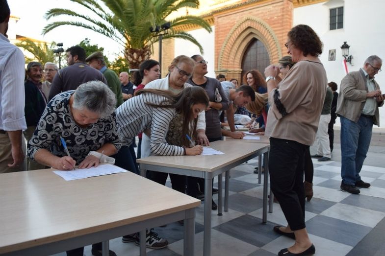 Hinojos ‘firma’ acabar con la procesionaria