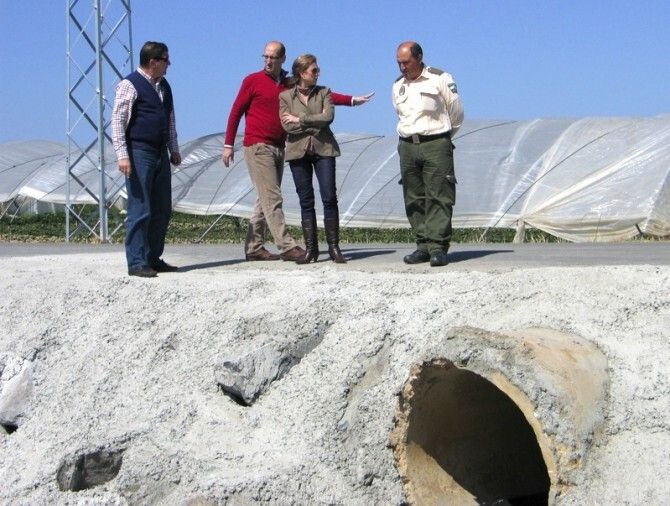 El Ayuntamiento de Moguer arregla caminos rurales afectados por las lluvias