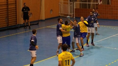 La veteranía del Tenerife somete al PAN Moguer (19-23)