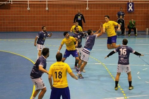 La veteranía del Tenerife somete al PAN Moguer (19-23)