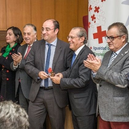 Aguas de Huelva recibe el reconocimiento de Cruz Roja