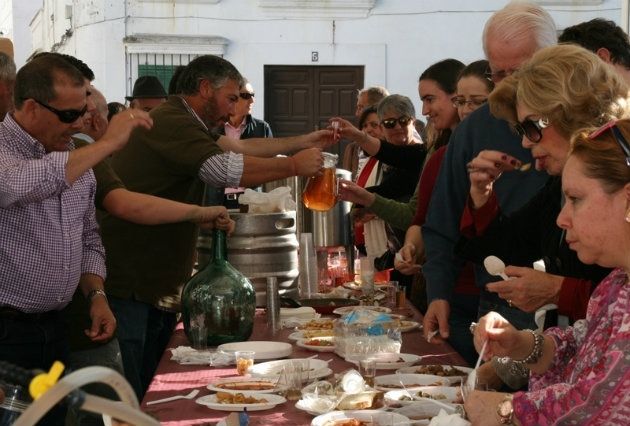 Más de 2.000 personas se dan cita en la IV Degustación de Mosto ‘Ciudad de Cartaya’