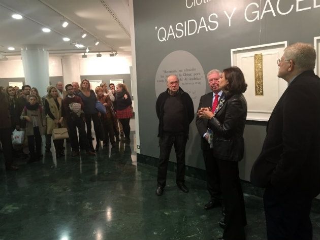 Clotilde Ventoso muestra sus creaciones artísticas sobre grabados en la Fundación Caja Rural del Sur