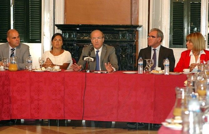 Pedro Rodríguez: “Los onubenses deberían de estar preocupados por el Recreativo si no se vendiera”