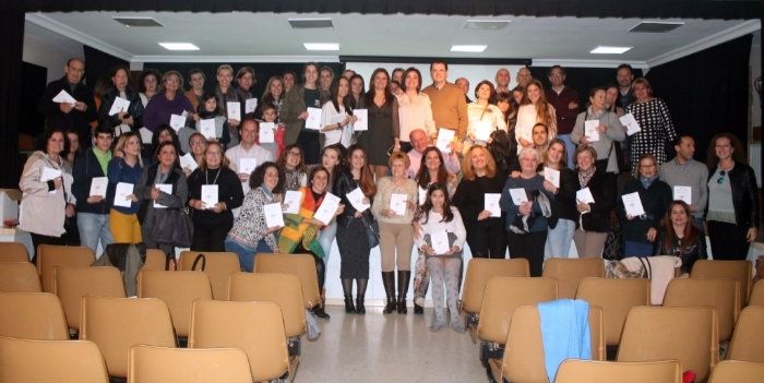 'Gerberas para una Reina', un libro de poemas muy especial para ayudar a la lucha contra el cáncer
