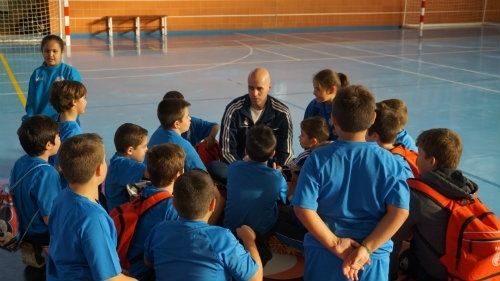 José Manuel Sierra vuelve a sus orígenes para disfrutar con los futuros campeones del PAN Moguer 
