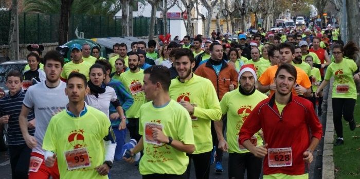 Oché Muriel y Paula Moriña ganan una San Silvestre con nieve, piscina, reyes y pavos