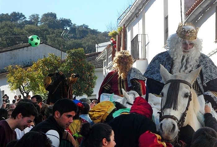 Las cabalgatas de Higuera y Linares reinarán un año más en la Sierra