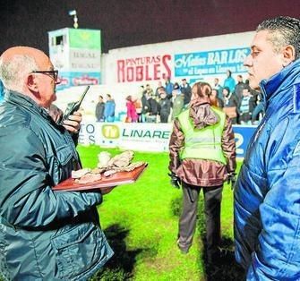 Los aficionados del Decano, apedreados en Linares en mitad de un 'circo romano'