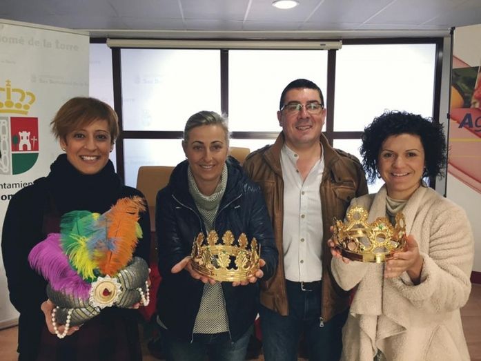 Los Reyes Magos se visten de mujer para repartir ilusión en San Bartolomé de la Torre
