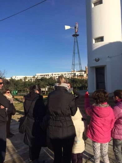 Unas 80 personas visitan el faro de El Rompido gracias a una iniciativa del Puerto de Huelva