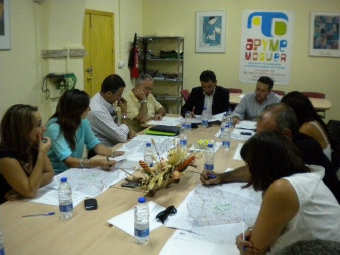 Apyme Moguer y Ayuntamiento se reúnen para mejorar la movilidad y accesibilidad al centro