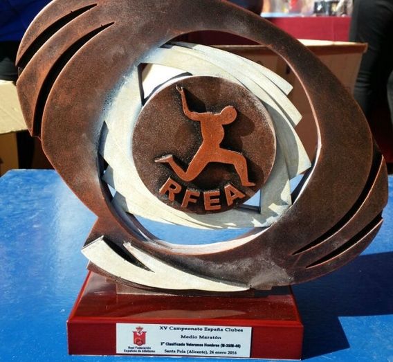 Histórico podio del Club Arcoiris en el Campeonato de España de Media Maratón