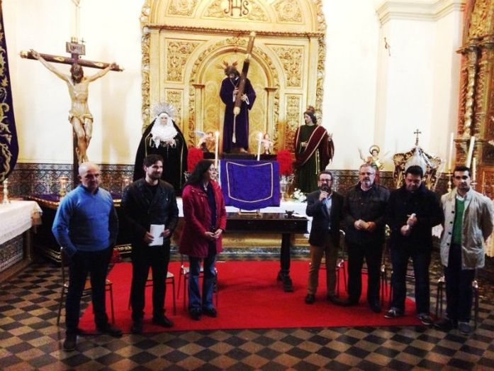 Valverde escoge un momento íntimo de su Semana Santa para ilustrar el cartel de este año