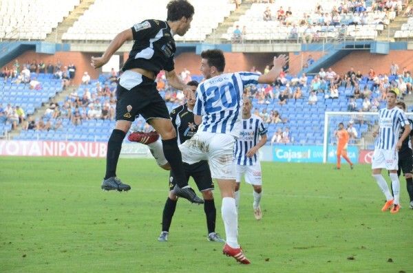 Un gol de Álex Quillo tumba al líder y eleva al Decano (1-0)
