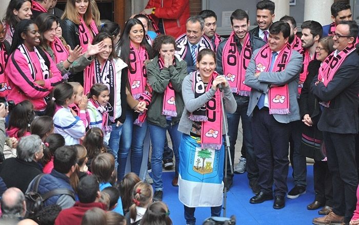 Huelva recibe con todos los honores a las campeonas del CB Conquero