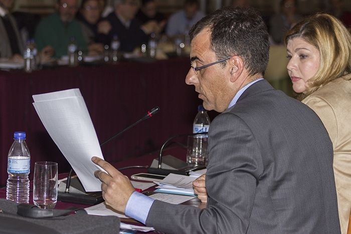 El Ayuntamiento tratará de recuperar la gestión pública del aparcamiento del Hospital Juan Ramón Jiménez