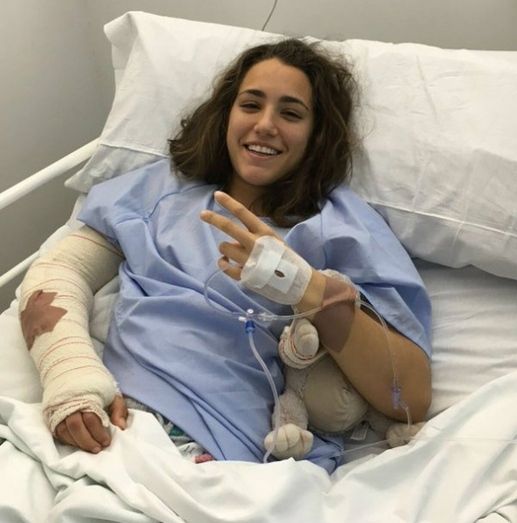 Operan con éxito de nuevo a Sara Serrat del codo