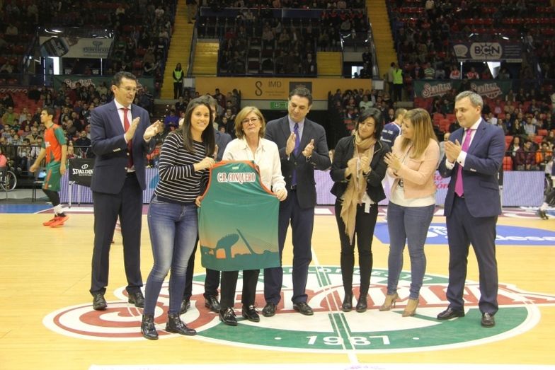 El CB Conquero participa en un homenaje al deporte femenino en Sevilla