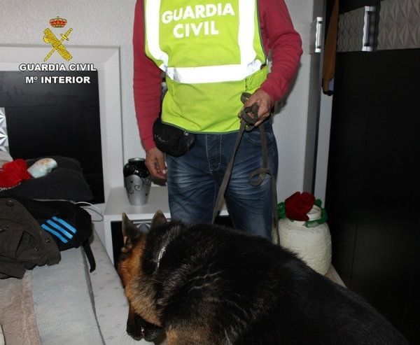 La Guardia Civil desmantela un punto de venta de drogas y detiene a tres personas en Cartaya