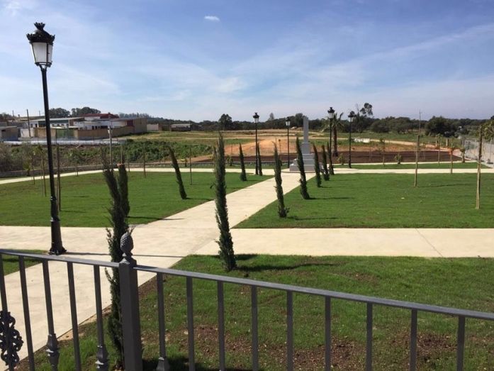 San Bartolomé convierte el antiguo cementerio en un gran parque