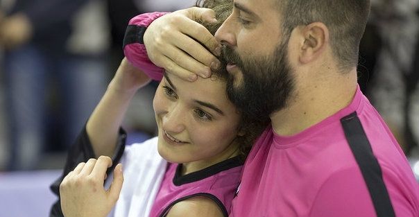 Peters y Buch abrochan el factor cancha y empequeñecen el plante de Elonu y Caldwell (78-68)