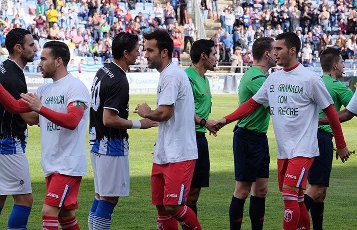 Los jugadores del Granada B, solidarios con el Recre