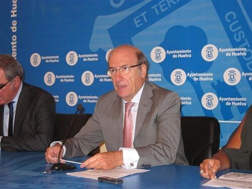 El alcalde asegura que Cortés es 'una buena persona' y apunta que el suceso no afectará 'en nada' al PP