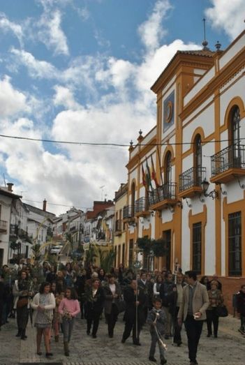 Zalamea recupera la tradición de la procesión matinal del Domingo de Ramos casi 40 años después