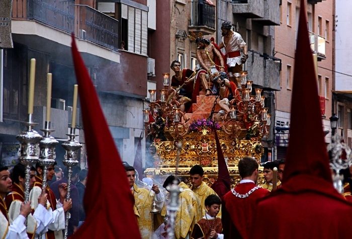 Jueves Santo con corazón de centro camino de la Madrugá