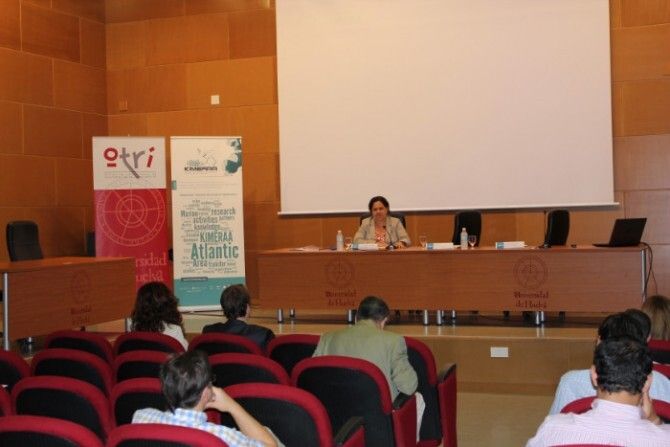 La presidenta de la Autoridad Portuaria expone las nuevas líneas de futuro del Puerto en una jornada