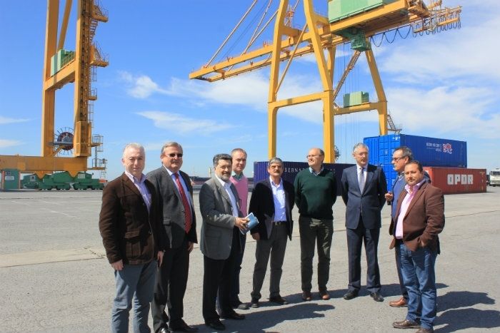 Empresas exportadoras estudian comercializar productos hortofrutícolas a través del Puerto de Huelva