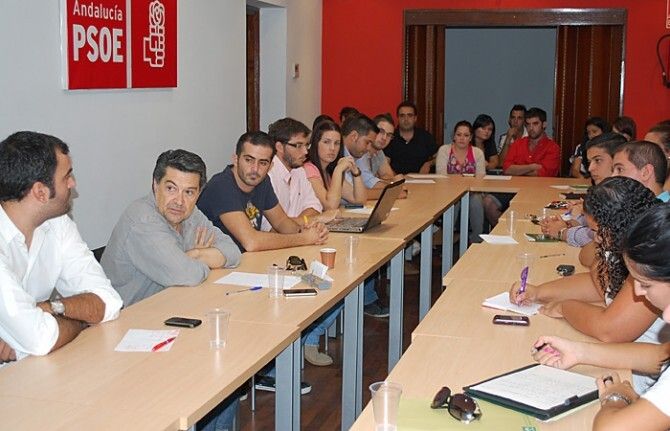 Barrero pide a los jóvenes “que se unan al progreso para no dejar que otros subasten su futuro”