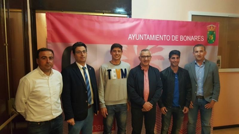 Jesús Vázquez habla de la cantera en la peña de Bonares