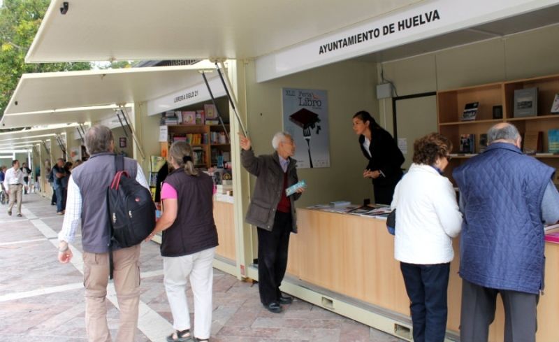 La literatura portuguesa y las escritoras onubenses, protagonistas este domingo de la Feria del Libro