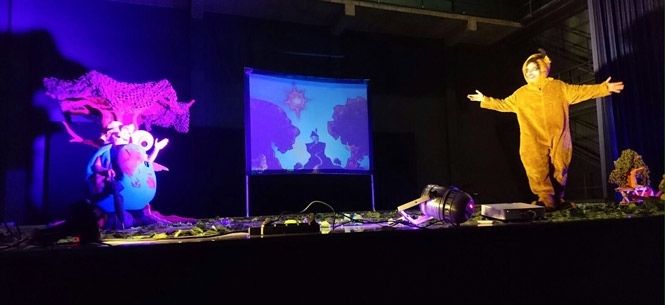 Doble sesión de teatro para los alumnos del Montessori en su jornada cultural