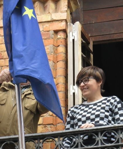 El Ayuntamiento de Nerva arría la bandera de la UE como protesta ante el Tratado con Turquía