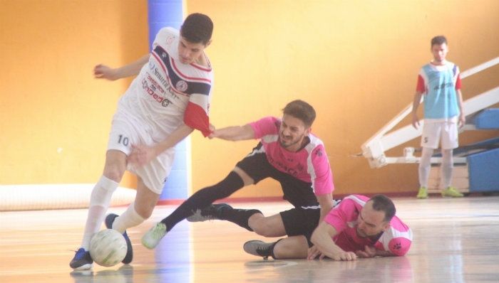 Villalba (2-5), único ganador en una jornada con derrotas de Smufit (4-7), Almonte (10-3) y Recre (3-5)