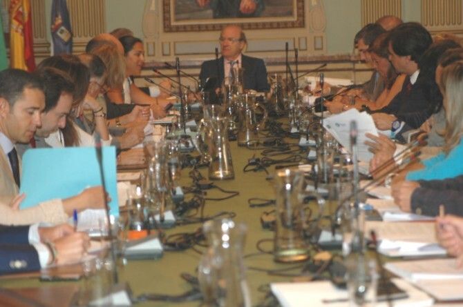 El Pleno del Ayuntamiento de Huelva reclama a la Junta que declare BIC el Monumento a la Fe Descubridora