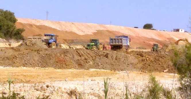 Ecologistas denuncia ante Medio Ambiente un 'impresionante' movimiento de tierras junto al Estero Domingo Rubio