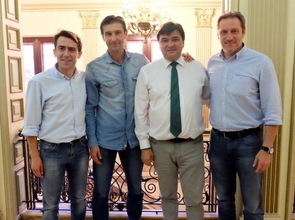 El alcalde se reúne con Jesús Vázquez y Zamora para explicarles la campaña de salvación