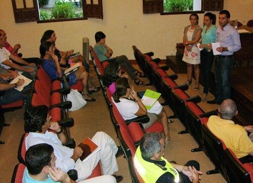 El equipo de Gobierno de Moguer pide austeridad y compromiso a los trabajadores municipales